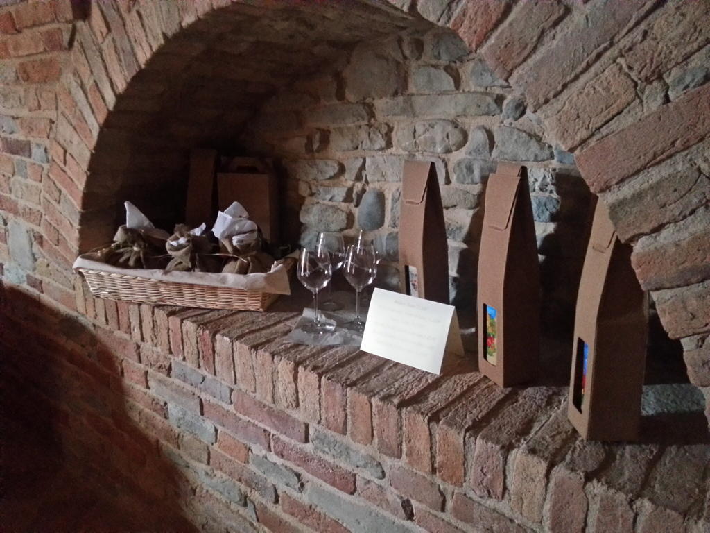 Dimora Cortese Castagnole delle Lanze ภายนอก รูปภาพ